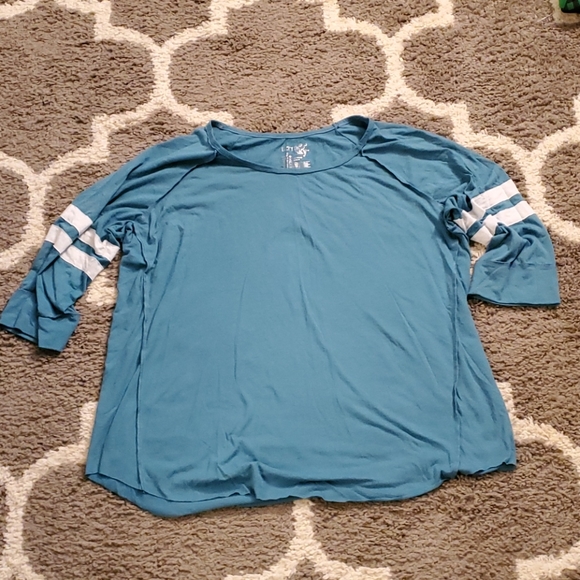 3/4 sleeve tshirt - Picture 1 of 3